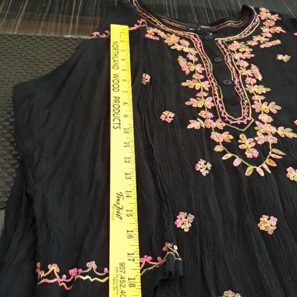 New MIB Black Embroidered Tunic with Peach Beading - Picture 10 of 10